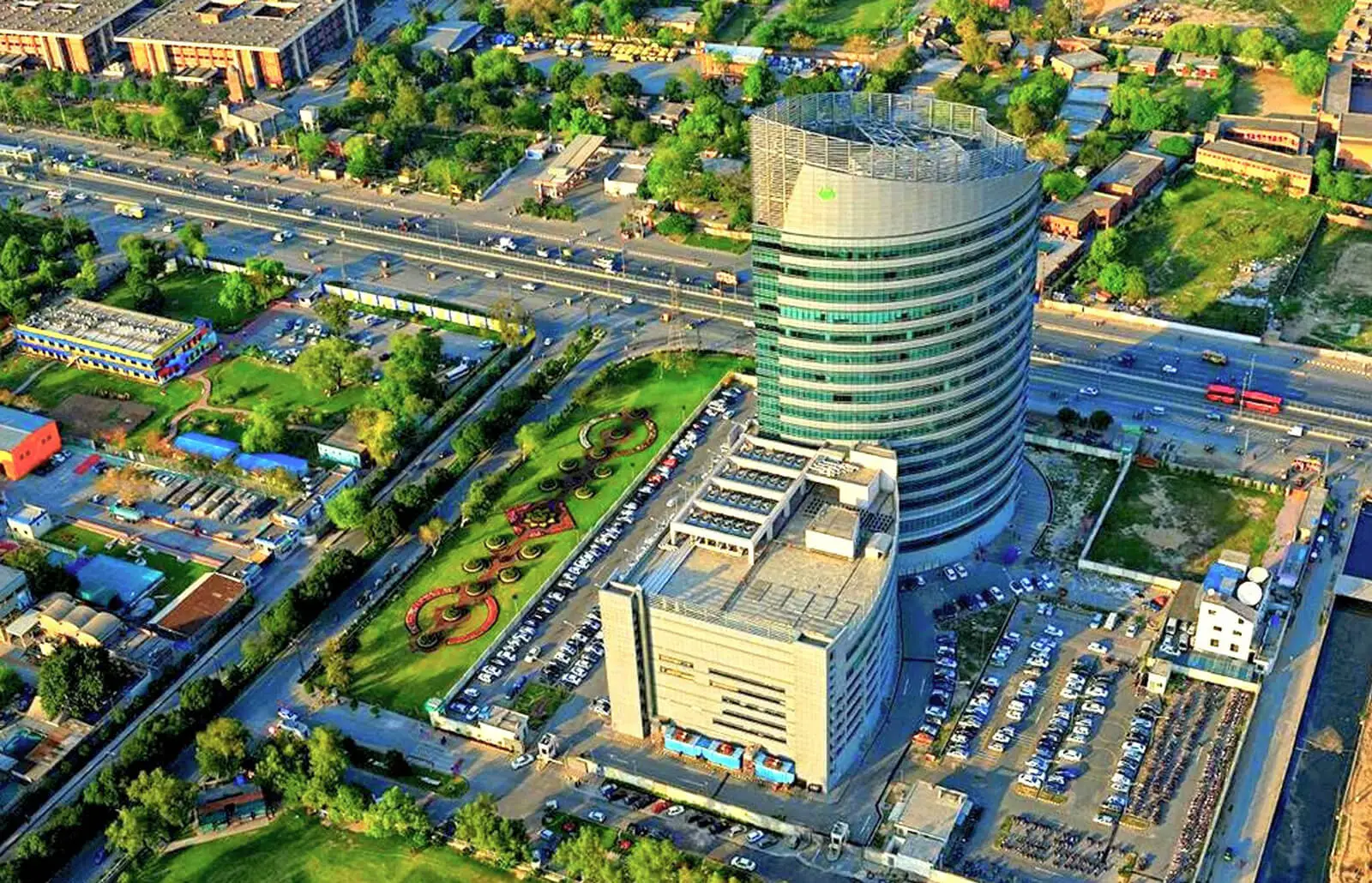 Tallest Buildings In Pakistan- Through The Modern Lens